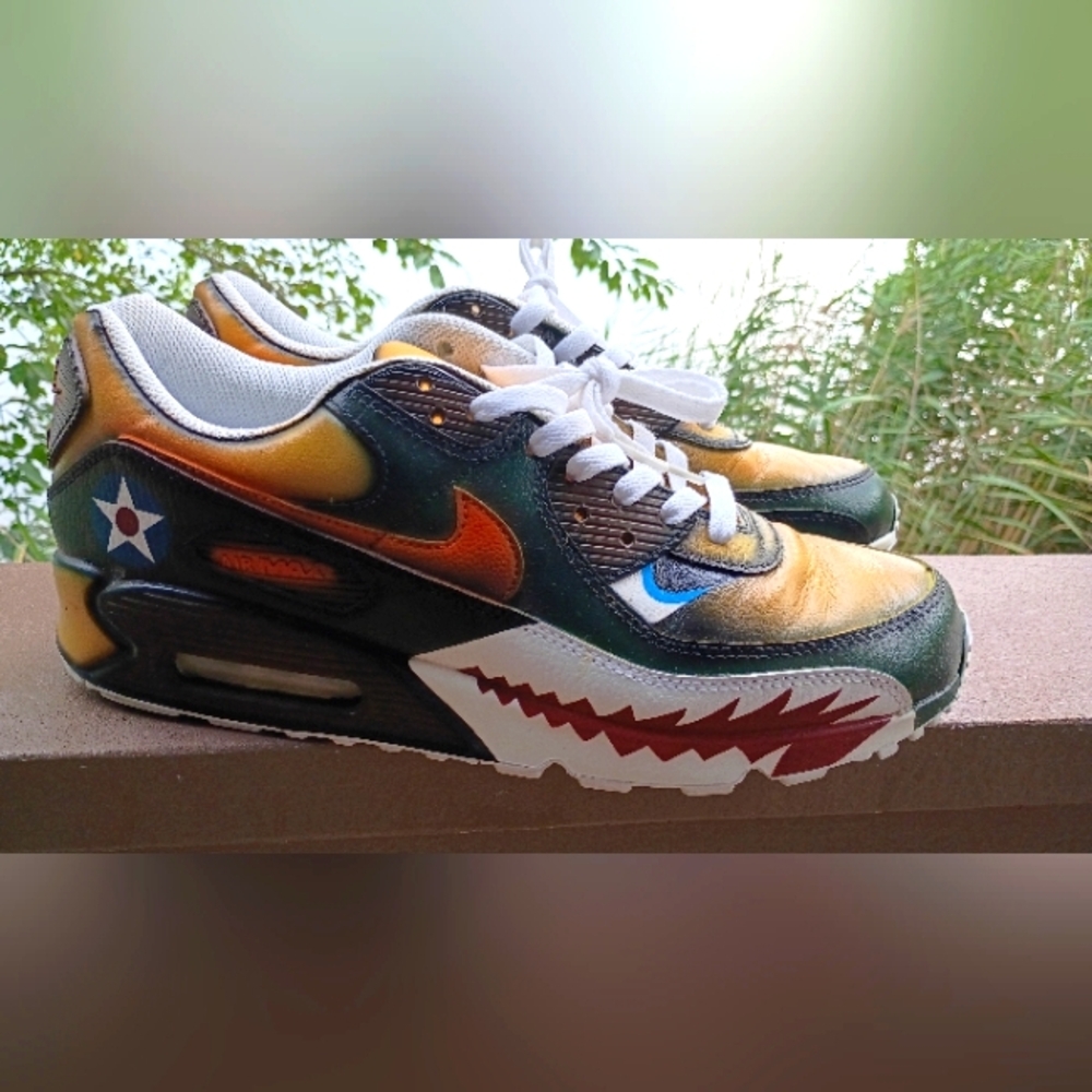 AIRMAXES NIKE WARHAWKS SIZE 12
